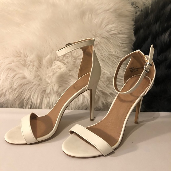 Cute white heels - Picture 3 of 3